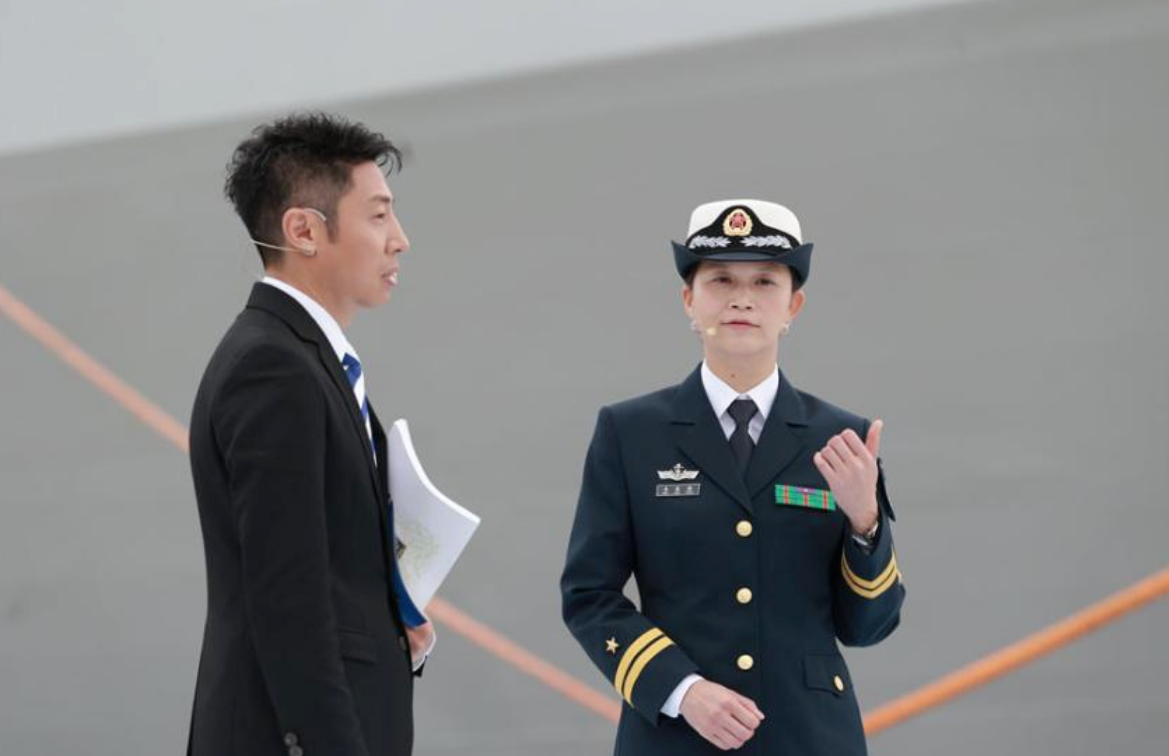 中国最牛女舰长44岁不婚不生子一句话让撒贝宁自叹不如