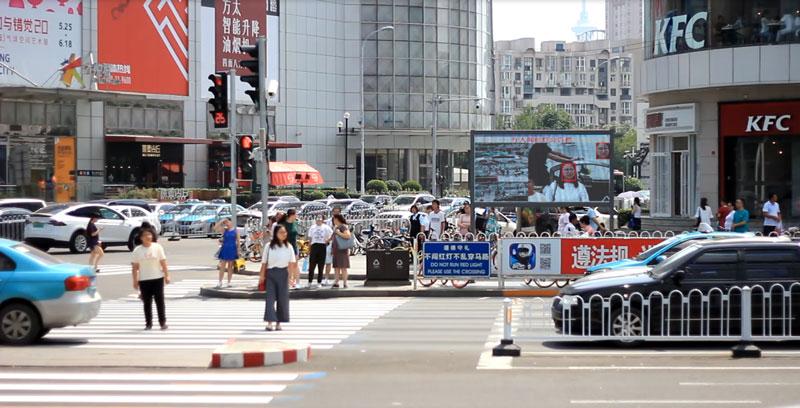 "ai交警"亮相天津街头,"中国式"过马路实时曝光