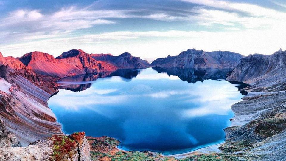 涨姿势(第37弹)·值得一看的12个火山湖,水火交融下的绝世美景