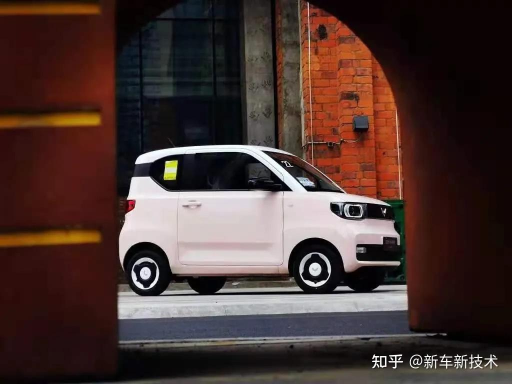 五菱宏光mini ev,奇瑞小蚂蚁,欧拉黑猫白猫等诸多微型纯电动车在上海