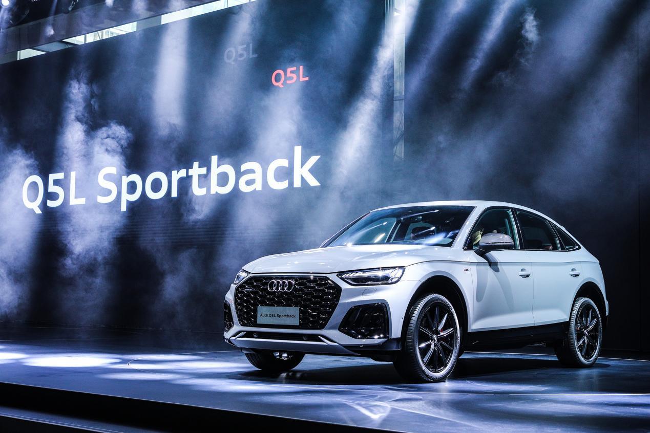 外观|rs系列基因流淌奥迪q5lsportback定位于中型豪华轿跑suv,与现款