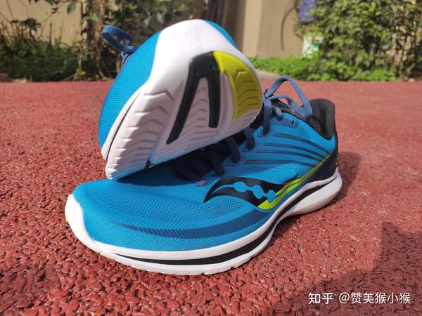 跑马跑鞋的升级之选索康尼菁华kinvara12