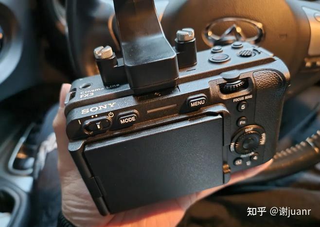 sonyfx3和a7s3价格差8000块的区别在哪