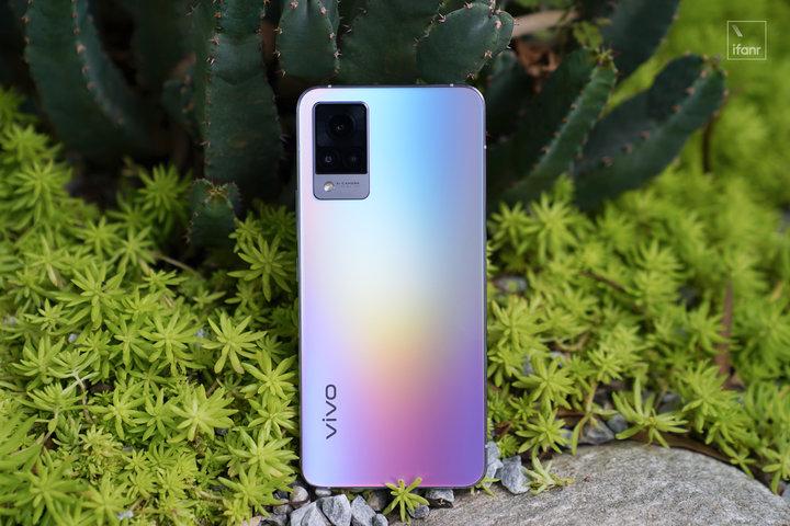 vivo s9 图赏:自拍特长生,这次真能照亮你的美