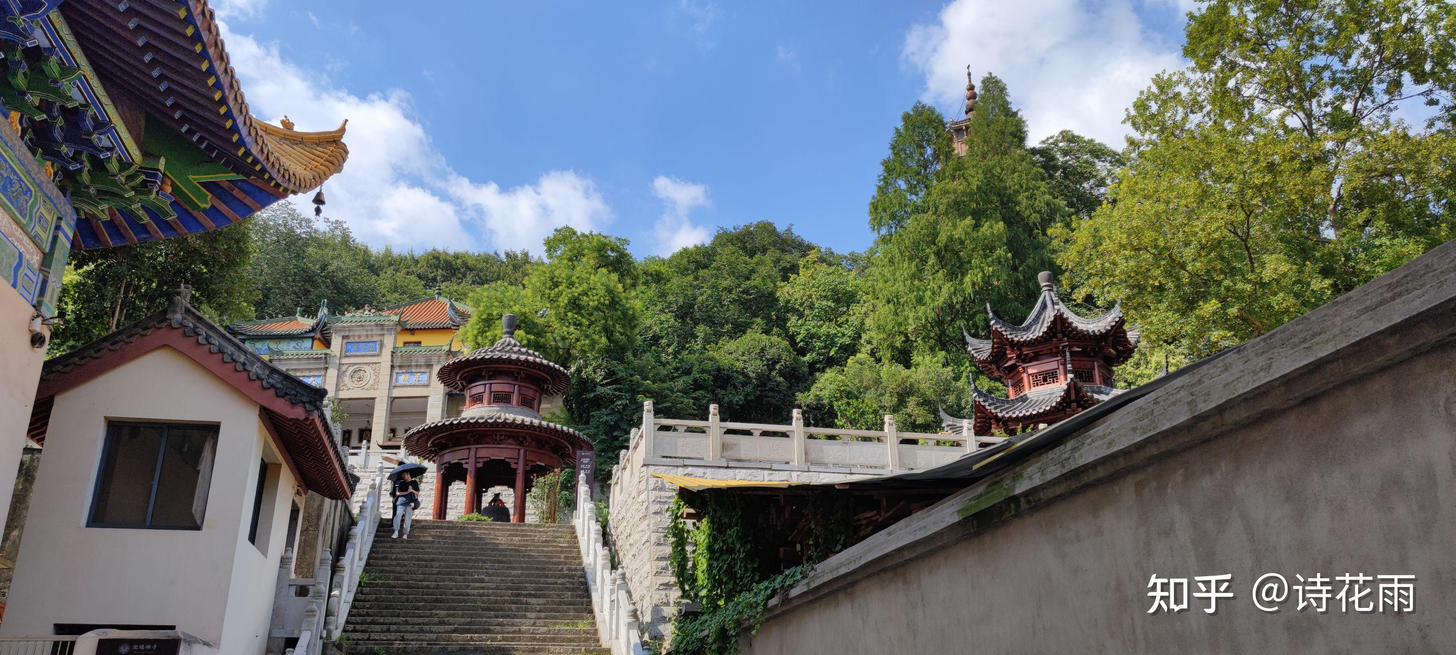 武汉宝通寺1600多年的历史,是武汉唯一一家皇家寺院.