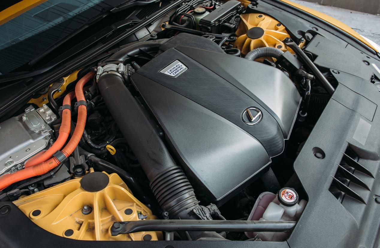 5l v6自然吸气发动机 电动机的动力组合,综合最大功率359马力,其中