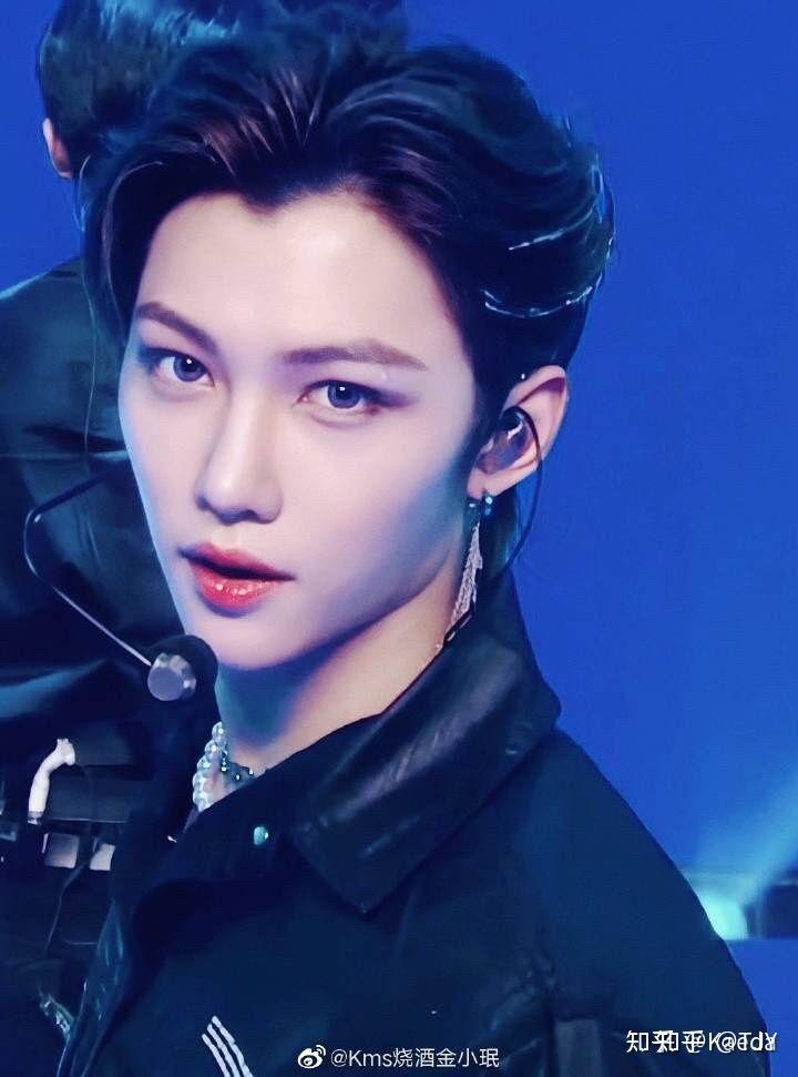 有人深扒straykids李龙馥felix变脸史吗