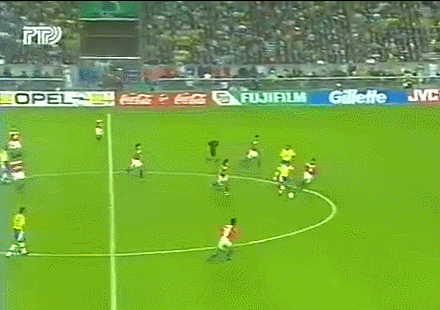 这时几乎所有的记者和专家都预测1998年世界杯将是属于罗纳尔多一个人