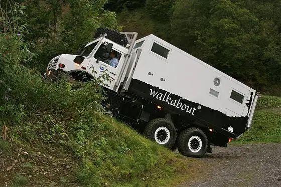乌尼莫克8×8越野房车,越野房车man阿莫迪罗 乌尼莫克为什么是越野房车的好底盘?堪比豹2坦克!