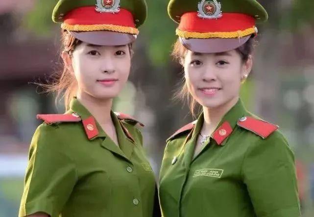 漂亮的越南女子警察