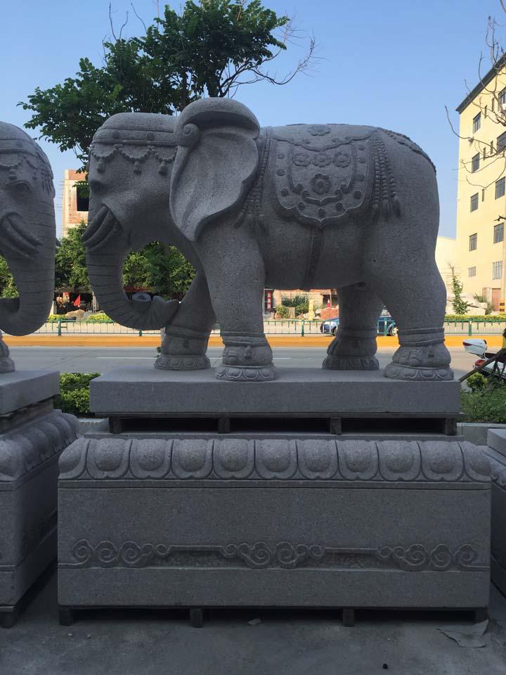 为什么青石石雕大象的适用场景比较局限?