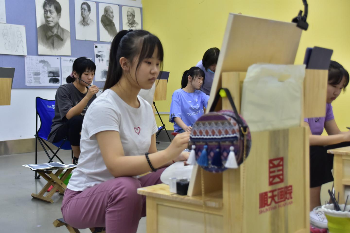 湖北美术高考画室培训(武汉高考美术培训艺嘉画室美术培训牛)