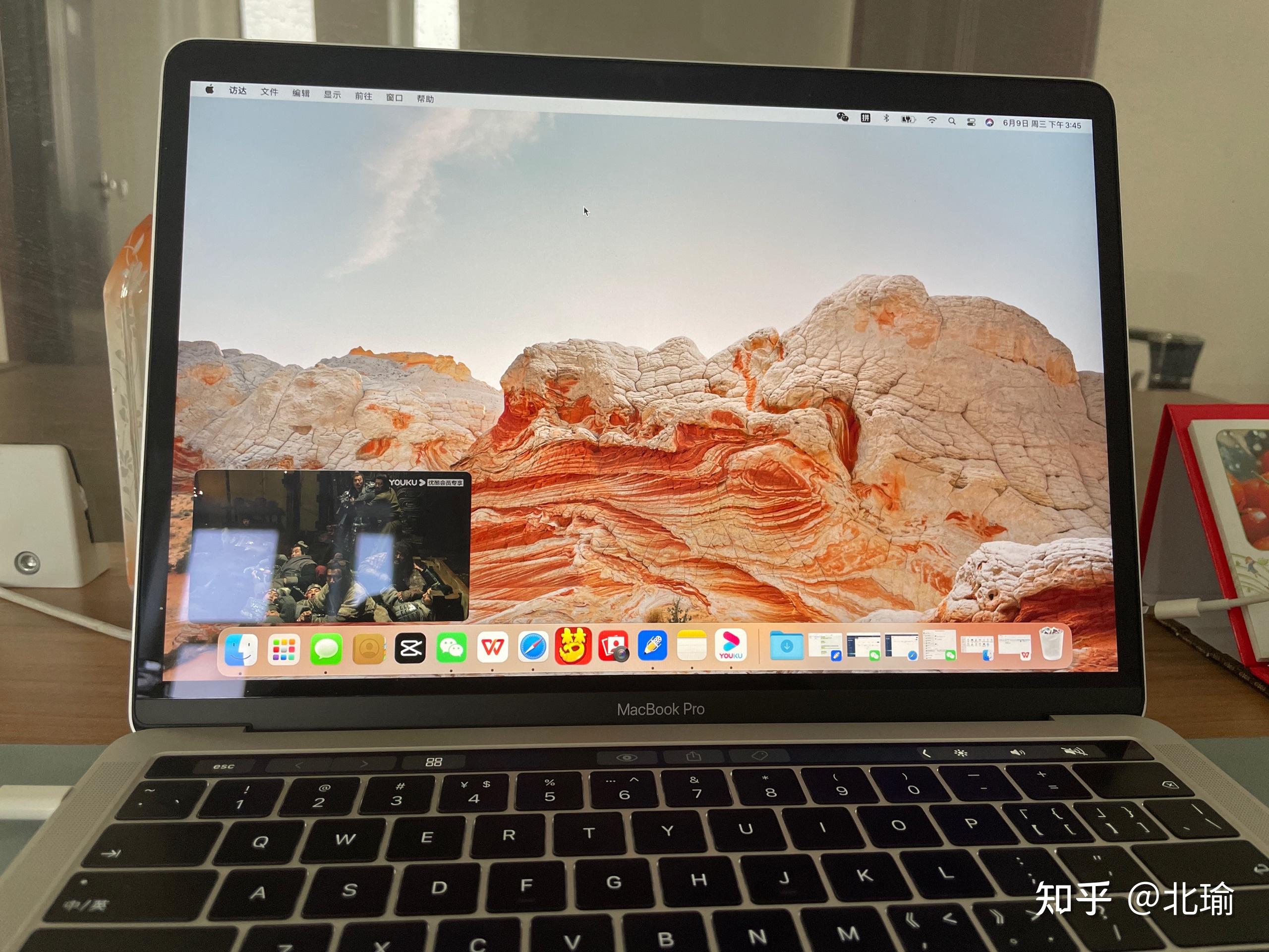 苹果macbookpro图片,苹果macbookair图片 surfacebook3和苹果的最新版macbookpro应该选哪个
