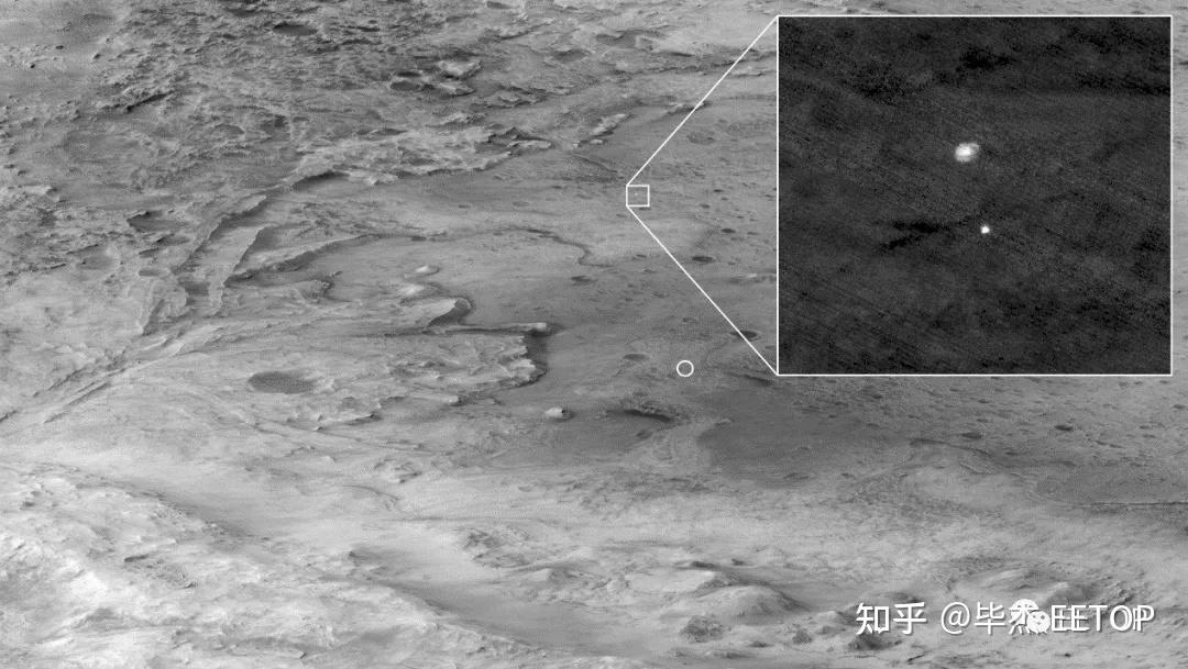 毅力号火星车着陆时由上方的天空起重机拍摄的照片▲ 卫星拍摄的