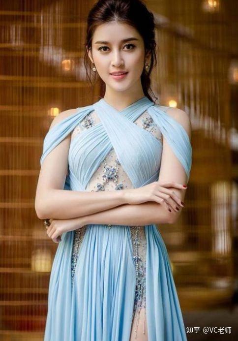 越南"第一美女"有多撩人?"沙漏型"身材