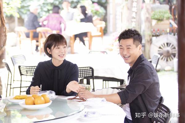 《小大夫》双节欢喜热播 王真儿反差演绎"相声喜剧人"