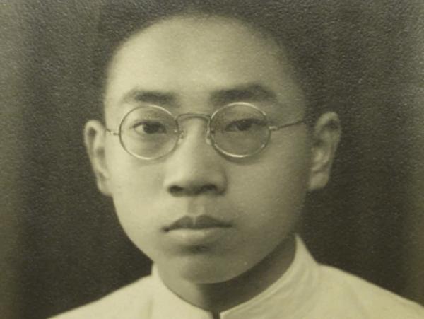 年少时的钟开莱 即便他逃课也只是待在宿舍学习,但他就是想逃就逃.