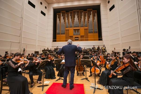 日本东京nhk乐团首席指挥家 夏尔·迪图瓦先生 为我校管弦乐团指导的