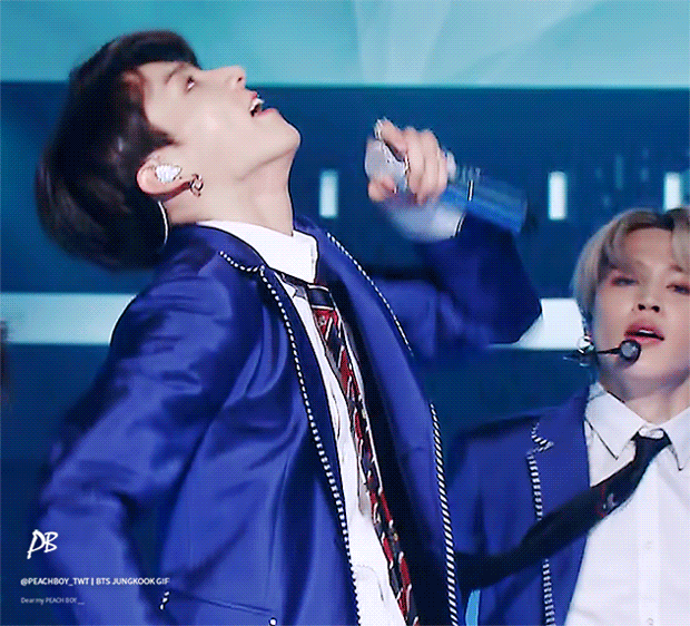 韩国男爱豆有哪些帅气的名场面?