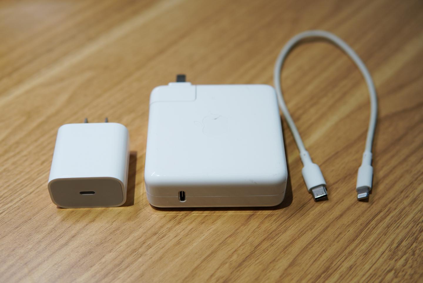 就需要一根 usb-c 转 lightning 线,并且使用支持 usb pd 协议的充电