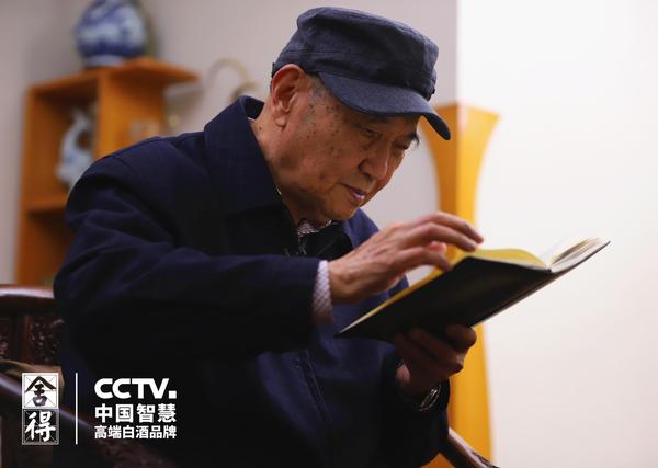 《舍得智慧人物》:90岁白酒泰斗曾祖训,用热爱成就杯酒人生!