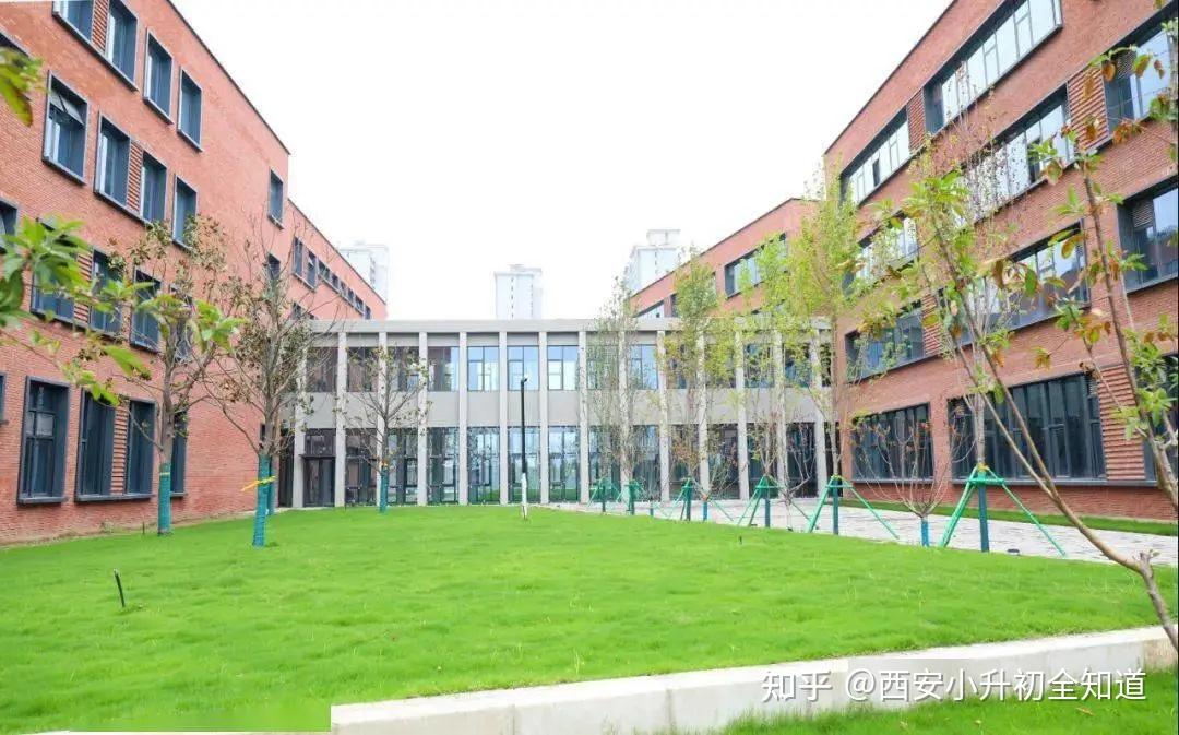 01西安市创新港中学创新港西安交通大学附属中学位于沣西新城交大