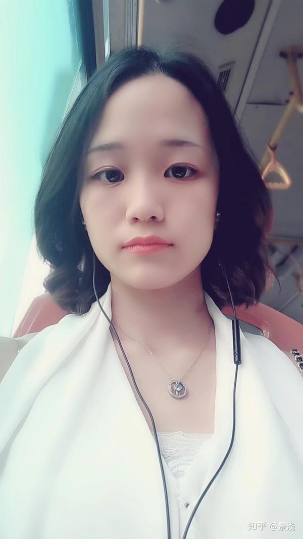 高中时素颜就好看的女生长大化妆后岂不逆天?