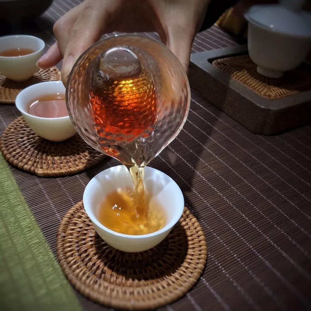 悦品茗公众号,每天分享实用茶知识 出汤时间直接影响着一杯茶的口感
