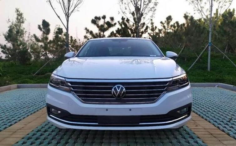 2021款大众车标,大众尚酷2021款 换装最新车标,车机系统升级,实拍2021款大众朗逸