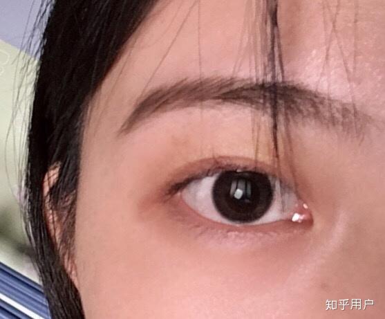 外加一张闭眼照,无美颜加了滤镜 这是低头的自拍苹果前置原图 正常