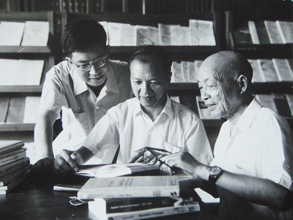 李大潜与苏步青(右),谷超豪(中)两位老师在一起(1978年)