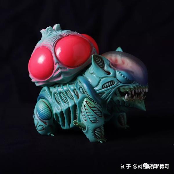 从视觉上看就充满了危险感,让人联想起《星际争霸2》中的虫族自爆虫