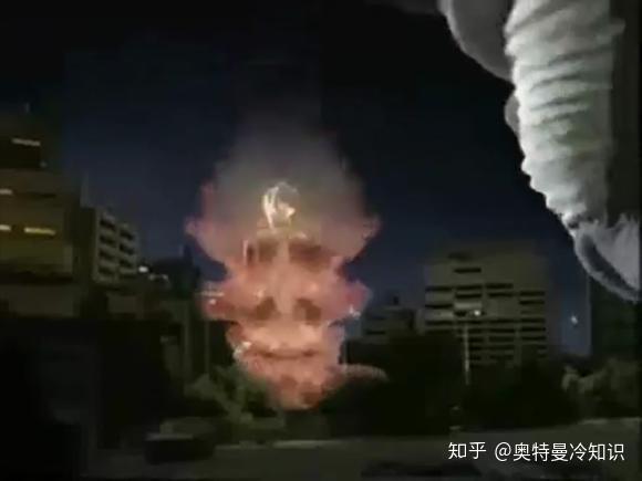 装置于头部的回旋镖状武器,可以扔出之后使用奥特意念操控并切割目标