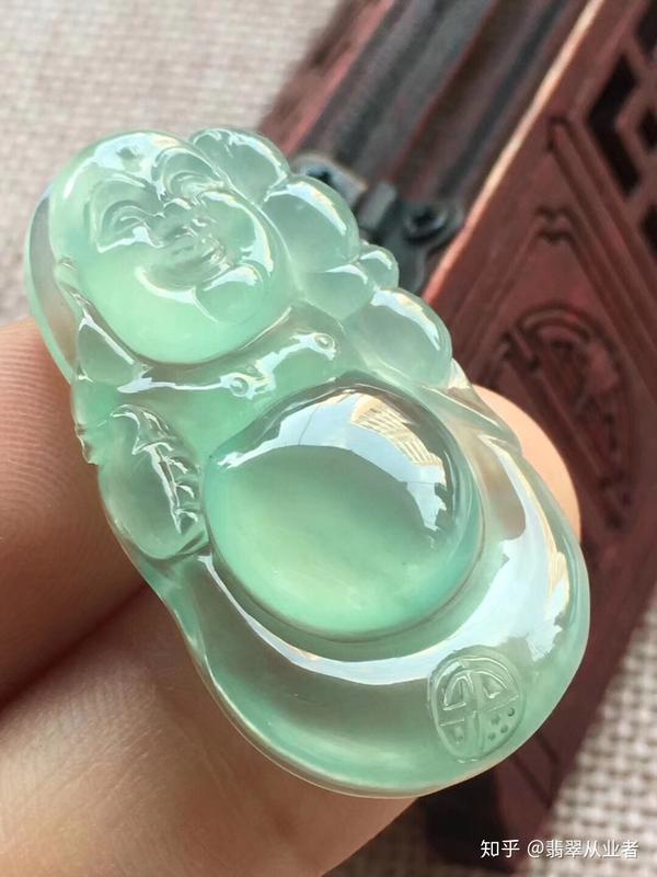 求 翡翠糯化底带冰感 淡晴色 的成品图片?