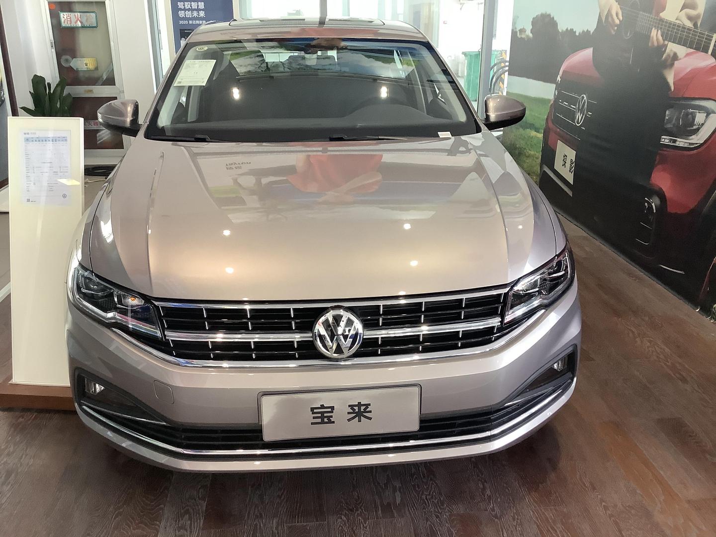 最新款宝来报价及图片,最新款大众帕萨特 2020款大众宝来到店实拍颜色涂装很大气轴距2688mm仅111万起