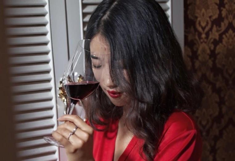 爱情这杯酒,谁喝都会醉
