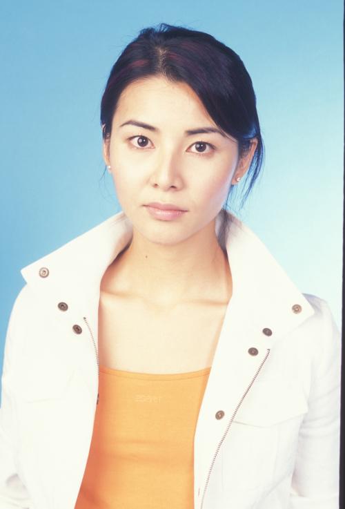 20年前香港tvb职场女神陈慧珊萱萱现在看也穿得很美