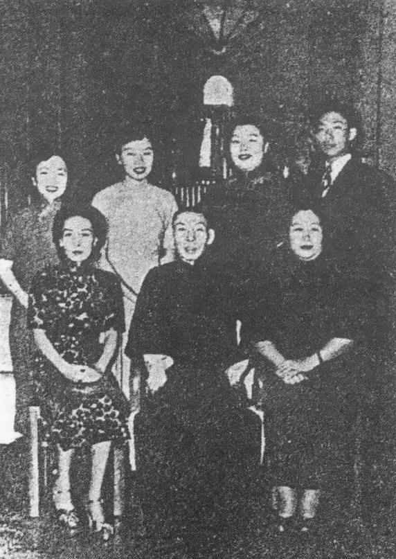 1950年,杜月笙在香港时与家人的合影.