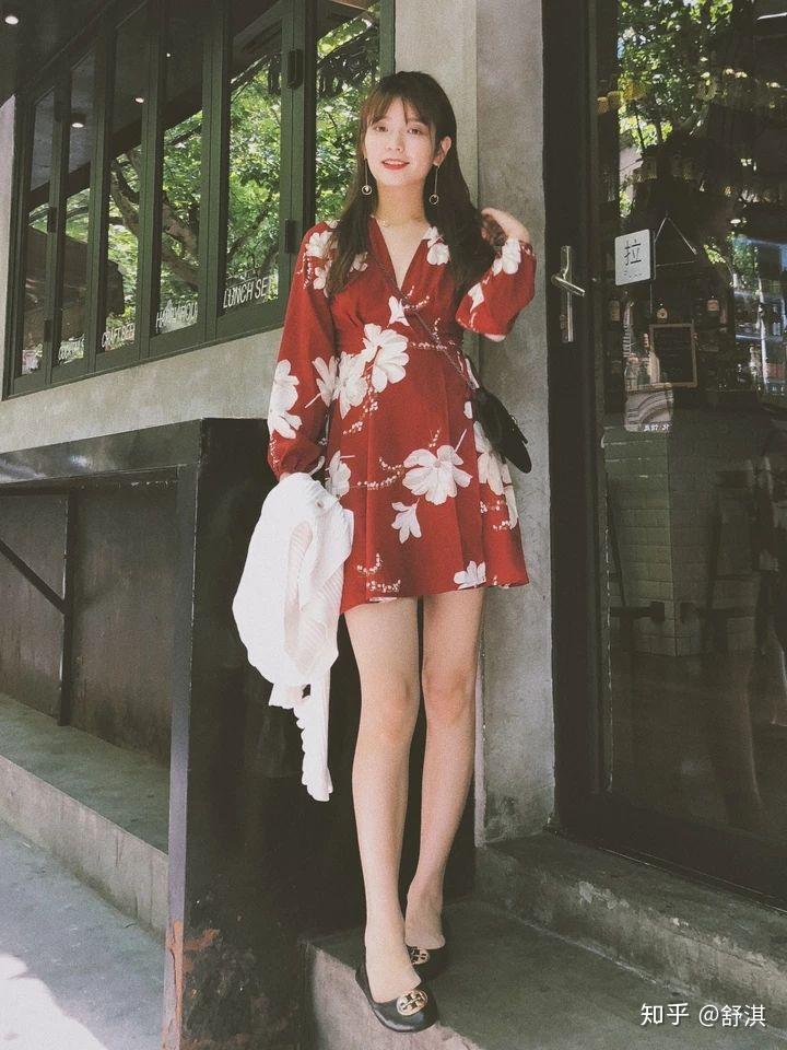 X表情女生穿A动漫字型?女生型腿包裙子qq图片