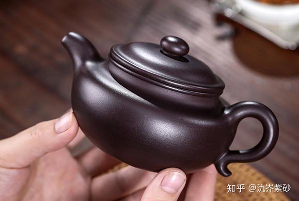 紫砂壶选购实战:市场上那些黑色的紫砂壶,到底能不能入手?