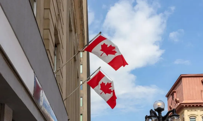 拥有加拿大两个最重要的城市:首都渥太华以及安大略省的省会,全国第一