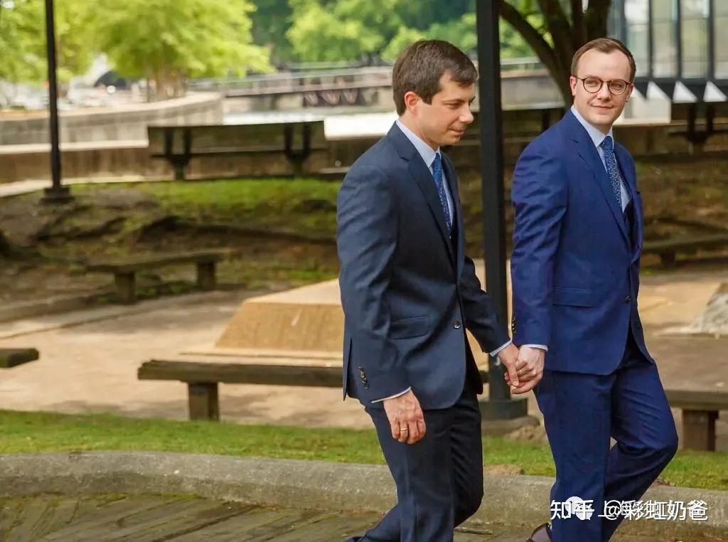 他是一名男同性恋,叫做皮特·布蒂吉格(pete buttigieg).
