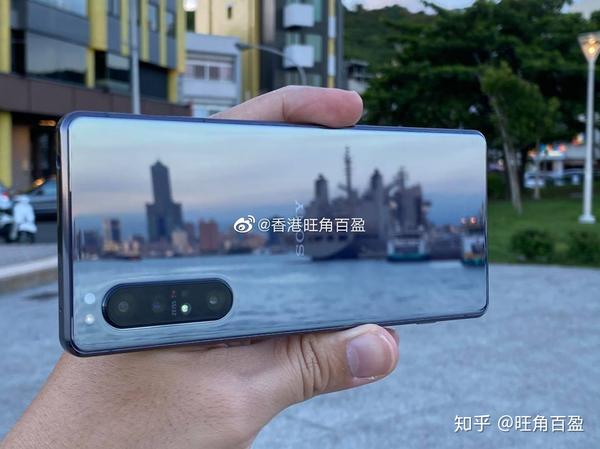 sony索尼xperia1ii紫色镜面效果图在外拍摄对比xperia1紫色马克兔真的