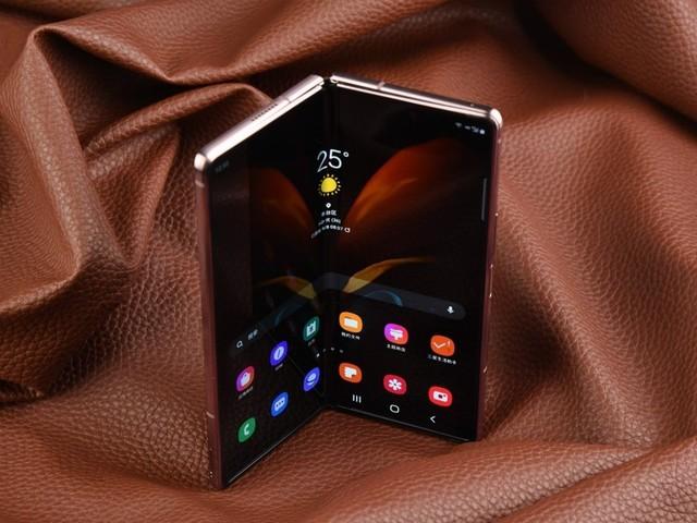 折叠屏手机的高阶玩家三星galaxyzfold25g押注生产力交互