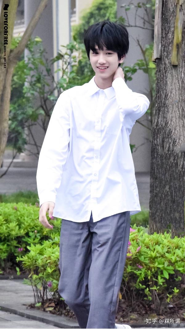提名  敖子逸 啊,圣诞节出生的小弟弟,今年十五岁啦!