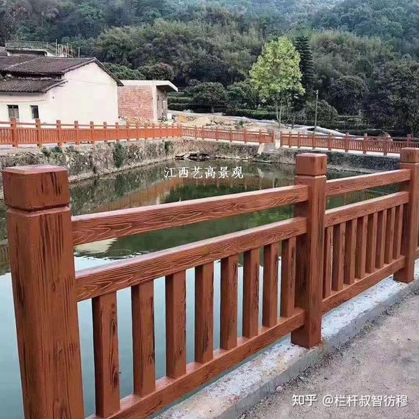 海南五指山乡村水泥护栏建设,仿木河堤梯形栏杆艺高景观效果