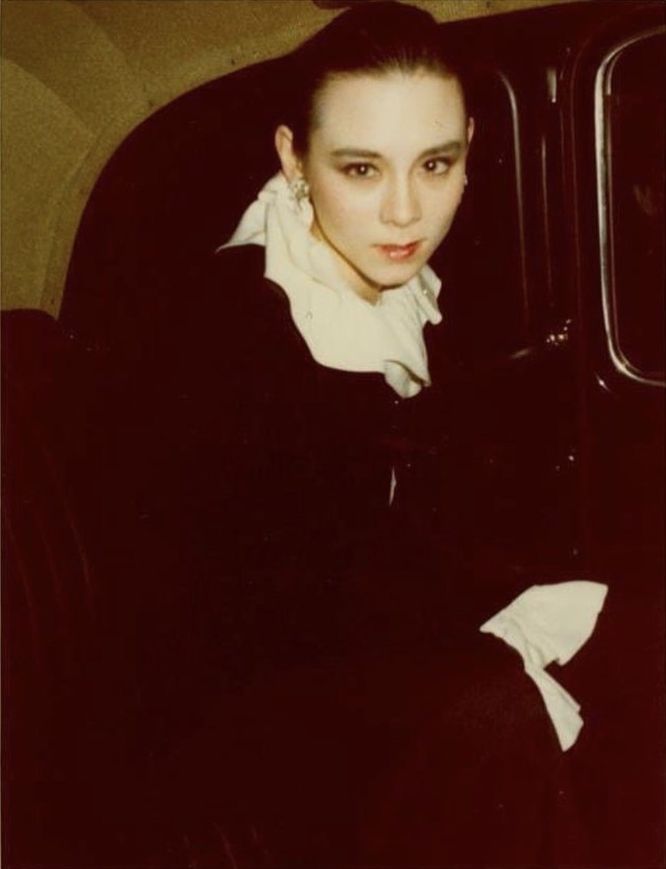 有次她在半岛大堂见到超级名模tina chow(周天娜),立刻被她吸引,把她