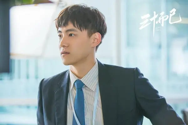 钟晓阳(晏紫东饰)