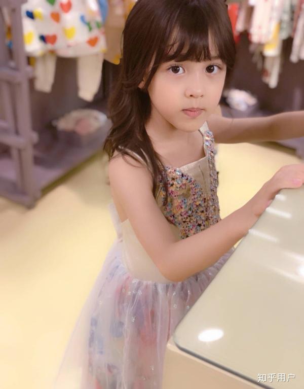 白黄混血儿在国人审美里属于高颜值吗?如果是,原因是什么?