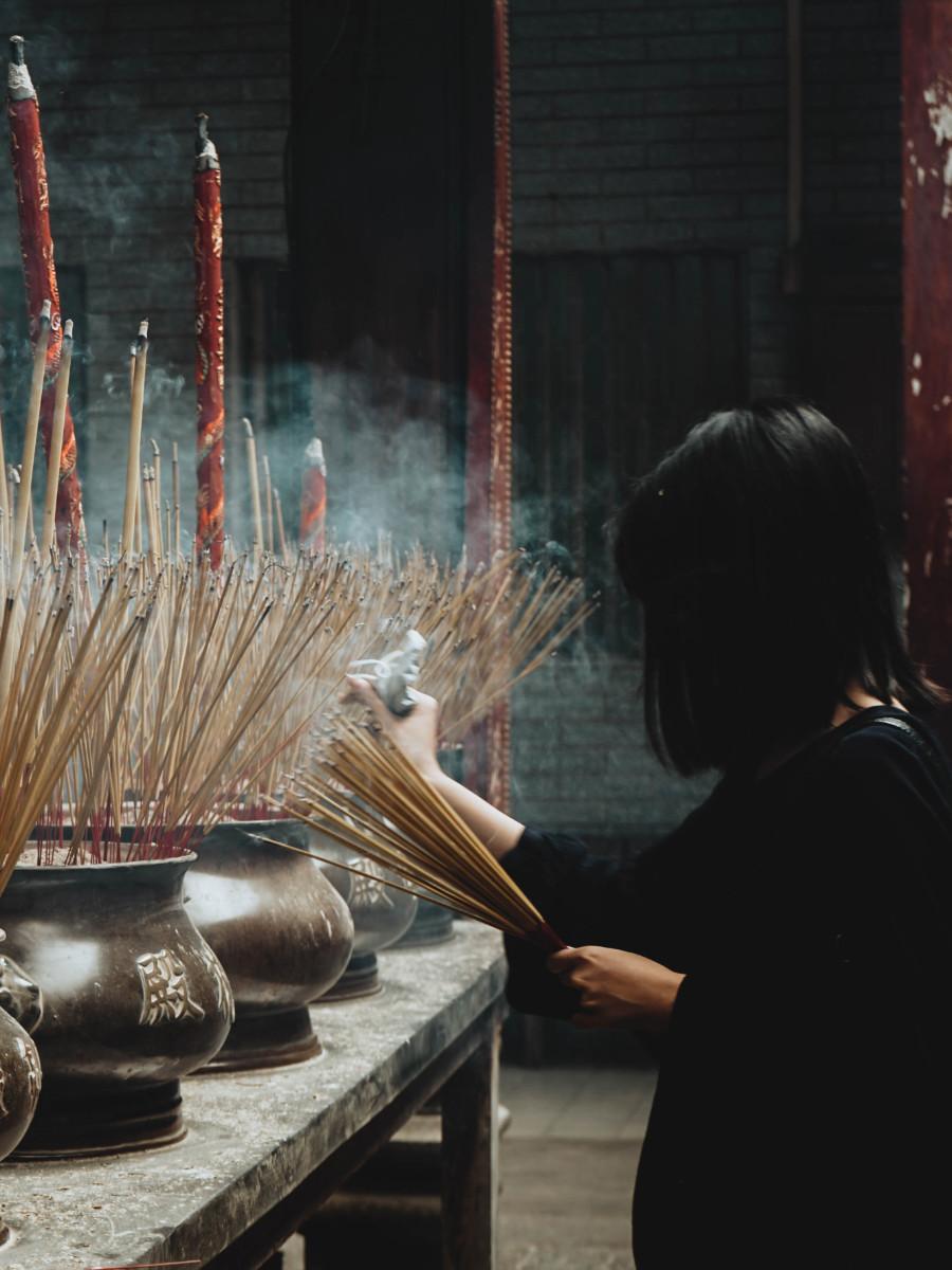 有了心理问题是进寺院求神拜佛还是上医院求医问药就这个问题有人把